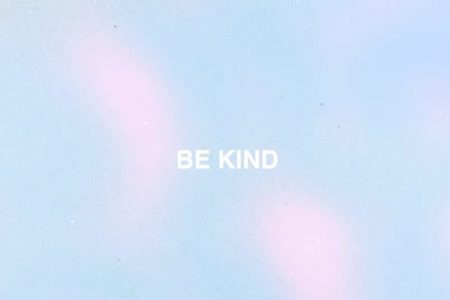 “BE KIND”, NOVO HIT DE MARSHMELLO E HALSEY, GANHA LYRIC VIDEO. ASSISTA!