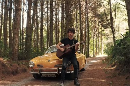 BRYAN BEHR ESTREIA O VÍDEO DA VERSÃO VOZ E VIOLÃO DE “TUA CANÇÃO PREFERIDA”