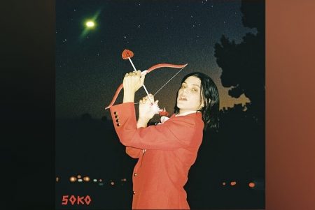 O NOVO ÁLBUM DA ATRIZ E CANTORA SOKO, “FEEL FEELINGS”, É APRESENTADO HOJE