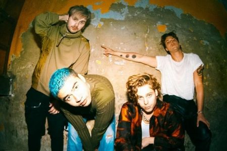 5 SECONDS OF SUMMER (5SOS) LANÇA A INÉDITA “KILL MY TIME” E UMA NOVA VERSÃO DO ÁLBUM “CALM (PLUS 1)”