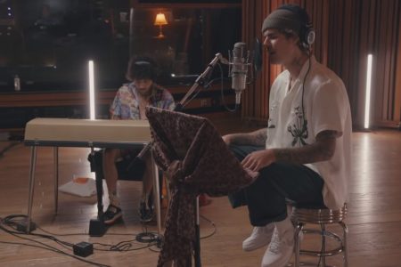 O HIT “LONELY”, DE BENNY BLANCO E JUSTIN BIEBER, GANHA VIDEOCLIPE DE SUA VERSÃO ACÚSTICA