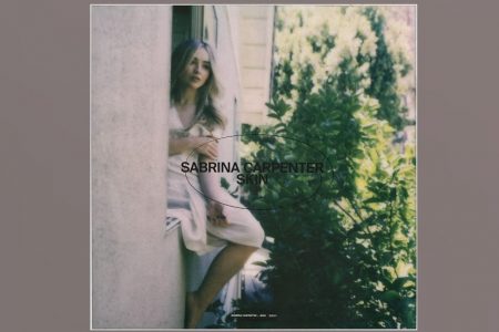 OUÇA AGORA “SKIN”, O NOVO SINGLE DE SABRINA CARPENTER