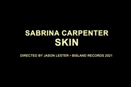 SABRINA CARPENTER DISPONIBILIZA O VIDEOCLIPE OFICIAL DE “SKIN” EM SEU CANAL NO YOUTUBE
