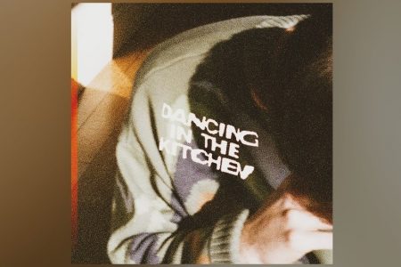 NOVIDADE VIRGIN MUSIC: ZACHARY KNOWLES LANÇA A MÚSICA “DANCING IN THE KITCHEN”