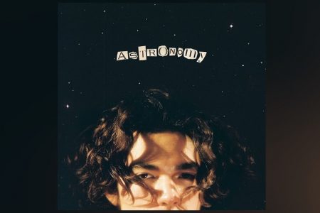 “ASTRONOMY”, NOVO SINGLE DE CONAN GRAY, JÁ PODE SER CONFERIDO