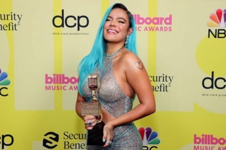 KAROL G CONQUISTA O PRÊMIO DE “MELHOR ARTISTA FEMININA LATINA” NO BILLBOARD MUSIC AWARDS 2021