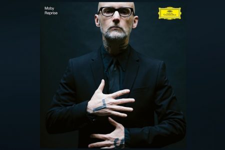 MOBY APRESENTA UMA NOVA VERSÃO DE “ALMOST HOME”, PARTE DA EDIÇÃO “REPRISE (COMMENTARY VERSION)”