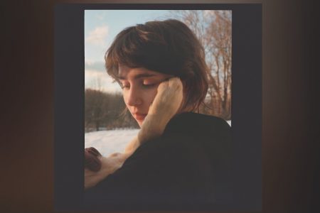 CHEGA AS PLATAFORMAS DIGITAIS O ÁLBUM “SLING”, DA CANTORA CLAIRO