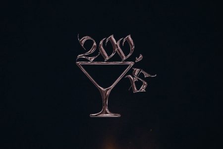 A ESTRELA LATINA KAROL G DISPONIBILIZA O CLIPE DE “200 COPAS”; CONFIRA!