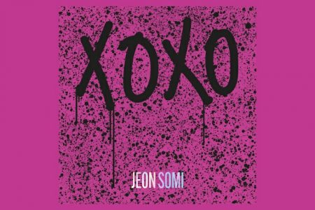 A CANTORA DE K-POP JEON SOMI LANÇA O ÁLBUM “XOXO”