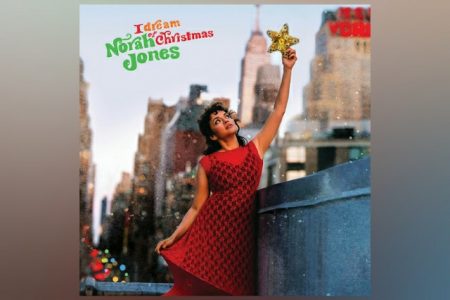 NORAH JONES DISPONIBILIZA A CANÇÃO TEMÁTICA “CHRISTMAS CALLING” E ANUNCIA O LANÇAMENTO DE SEU PRIMEIRO ÁLBUM NATALINO PARA O DIA 15 DE OUTUBRO