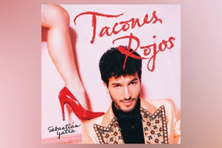 SEBASTIÁN YATRA ALCANÇA O PRIMEIRO LUGAR NAS PARADAS DE RÁDIO NOS ESTADOS UNIDOS E PORTO RICO COM “TACONES ROJOS”, FAIXA DO ÁLBUM MULTIPLATINADO “DHARMA”