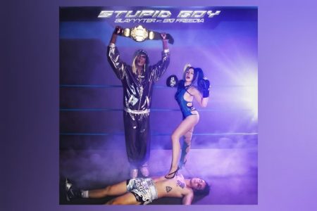 VIRGIN ▪ SLAYYYTER DISPONIBILIZA A MÚSICA “STUPID BOY”, QUE CONTA COM A COLABORAÇÃO DE BIG FREEDIA