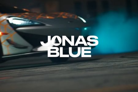 O VIDEOCLIPE DE “DON’T WAKE ME UP”, FAIXA COLABORATIVA DE JONAS BLUE E WHY DON’T WE, JÁ ESTÁ DISPONÍVEL