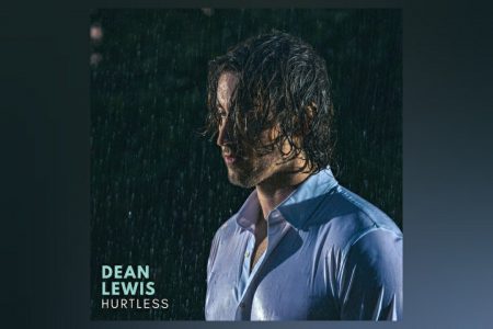 OUÇA “HURTLESS”, A NOVA MÚSICA DE DEAN LEWIS