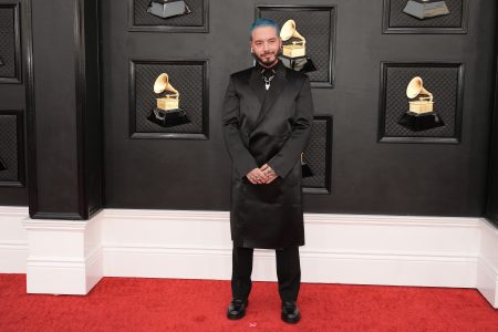 O ASTRO J BALVIN REALIZA UMA PERFORMANCE SENSACIONAL NA CERIMÔNIA DO GRAMMY®, AO LADO DE MARIA BECERRA