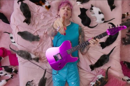 COLABORAÇÃO DE MACHINE GUN KELLY E BLACKBEAR, “MAKE UP SEX” ACABA DE TER SEU VIDEOCLIPE APRESENTADO