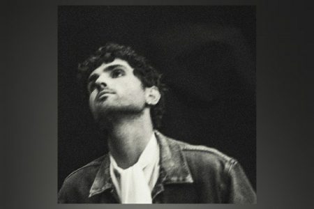 DUNCAN LAURENCE DISPONIBILIZA SUA VERSÃO REVISITADA DO CLÁSSICO “TAKE MY BREATH AWAY”