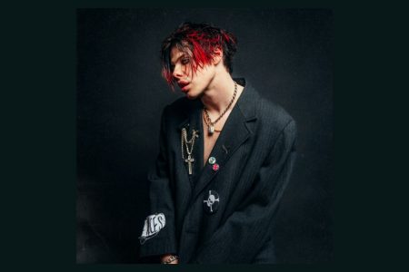 YUNGBLUD APRESENTA A INÉDITA “DON’T FEEL LIKE FEELING SAD TODAY”