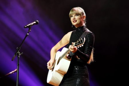 TAYLOR SWIFT LANÇOU EM SUAS REDES A SÉRIE “MIDNIGHTS MAYHEM WITH ME”, ONDE ELA IRÁ APRESENTAR A TRACKLIST DO NOVO ÁLBUM, “MIDNIGHTS”