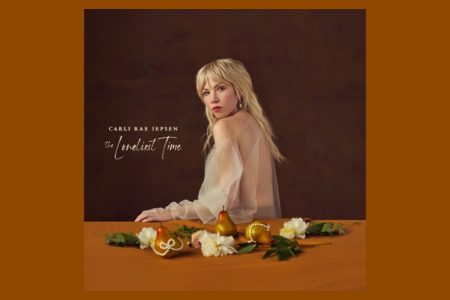 O NOVO ÁLBUM DE CARLY RAE JEPSEN, “THE LONELIEST TIME”, JÁ ESTÁ DISPONÍVEL