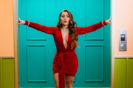 LAUANA PRADO ESTREIA UM PODEROSO VIDEOCLIPE PARA “ELEVADOR”, QUE VEM FAZENDO SUCESSO NAS REDES