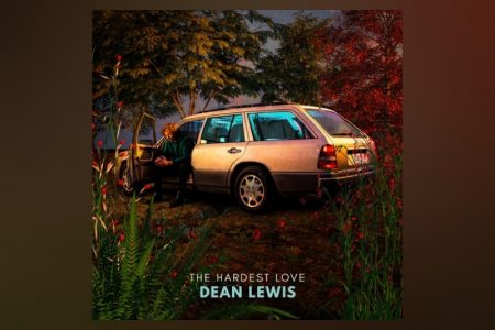 O SEGUNDO ÁLBUM DE ESTÚDIO DE DEAN LEWIS, “THE HARDEST LOVE”, JÁ PODE SER CONFERIDO