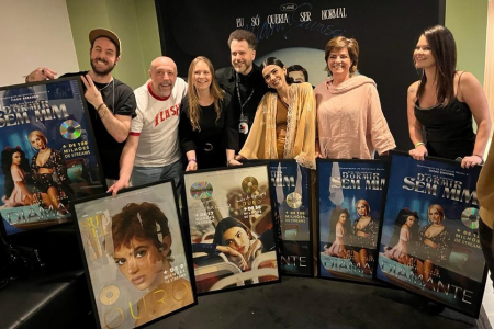 NUM DOS MELHORES MOMENTOS DE SUA CARREIRA, MANU GAVASSI RECEBE DA UNIVERSAL MUSIC OS CERTIFICADOS DE DIAMANTE, PLATINA E OURO EM SEU SHOW, NO ÚLTIMO FINAL DE SEMANA