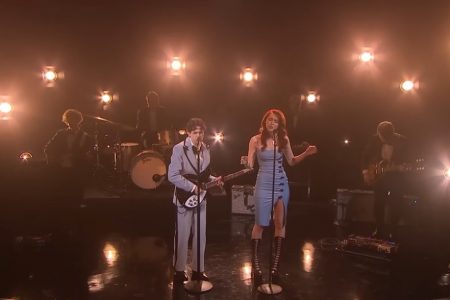 STEPHEN SANCHEZ & EM BEIHOLD PERFORMAM “UNTIL I FOUND YOU” NO PROGRAMA LATE LATE SHOW WITH JAMES CORDEN