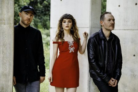 CHVRCHES LANÇA NOVO SINGLE “OVER”