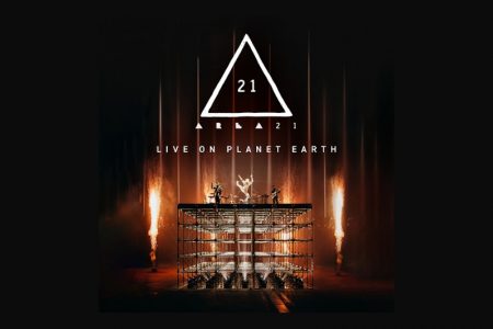 O DUO AREA21, QUE ACABA DE REALIZAR SEU PRIMEIRO SHOW AO VIVO, APRESENTA SEU NOVO ÁLBUM, “LIVE ON PLANET EARTH”