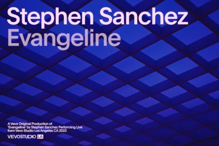 STEPHEN SANCHEZ DISPONIBILIZA SUA PERFORMANCE DE “EVANGELINE” PARA O VEVO LIVE PERFORMANCE E ANUNCIA A CHEGADA DE SEU NOVO SINGLE