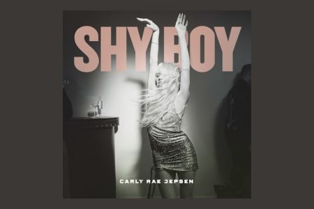 CARLY RAE JEPSEN FAZ SEU PRIMEIRO LANÇAMENTO DO ANO COM A INÉDITA “SHY BOY”