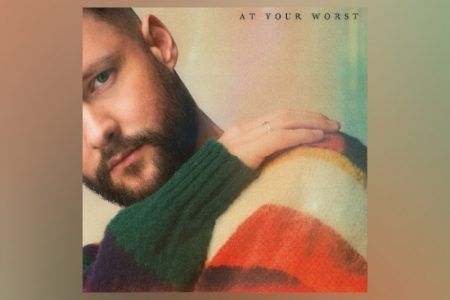 PRONTO PARA APRESENTAR AO BRASIL A BRIDGES WORLD TOUR, CALUM SCOTT LANÇA A FAIXA “AT YOUR WORST”