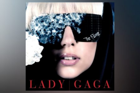 “THE FAME”, ÁLBUM DE ESTREIA DE LADY GAGA, COMPLETA 15 ANOS DE LANÇAMENTO