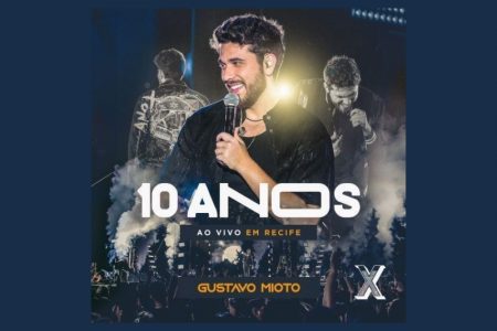 A VERSÃO COMPLETA DO ÁLBUM “10 ANOS — AO VIVO EM RECIFE”, DE GUSTAVO MIOTO, CHEGA ÀS PLATAFORMAS DIGITAIS, COM REGRAVAÇÕES DOS HITS “EU GOSTO ASSIM” E “COM OU SEM MIM”