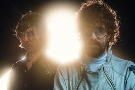 VIRGIN :: JUSTICE LANÇA “SATURNINE (STARRING MIGUEL)” E ANUNCIA LISTA COMPLETA DE FAIXAS DO ÁLBUM “HYPERDRAMA”, REVELANDO COLABORAÇÕES COM THUNDERCAT, TAME IMPALA E OUTROS ARTISTAS