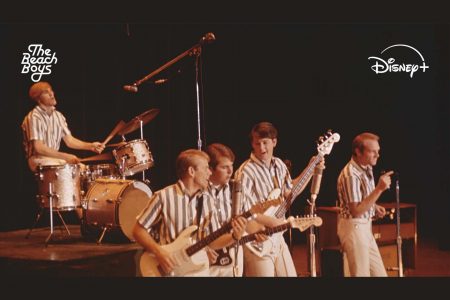 “THE BEACH BOYS”, DOCUMENTÁRIO INTEIRAMENTE NOVO, CHEGA AO STREAMING VIA DISNEY+ A PARTIR DE 24 DE MAIO