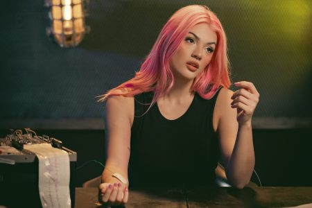 Conheça Aya, cantora e compositora que acaba de assinar contrato com a Universal Music e GTS