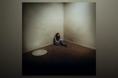 Depois de emplacar sucessos multiplatinados, cantora e compositora Lauren Spencer Smith volta com um poderoso single novo: “small”, já disponível em todas as plataformas