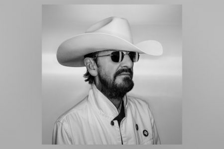 “LOOK UP”, O ÁLBUM COUNTRY DE RINGO STARR, JÁ ESTÁ DISPONÍVEL