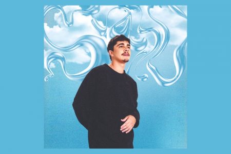 Sávio mergulha em sua essência e apresenta nova era com o lançamento do EP “P E R T O”