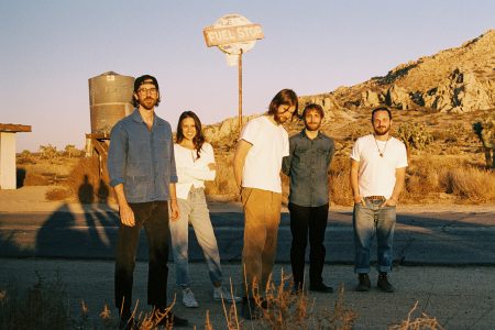 VIRGIN :: Mt. Joy retorna com novo single, “More More More”, que é lançado hoje
