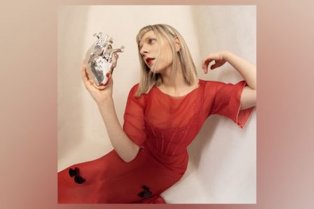 AURORA disponibiliza a emotiva e inédita “The Flood”