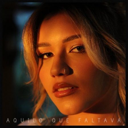 Bia Marques mergulha em um novo capítulo artístico com o lançamento de seu mais novo EP, “Aquilo Que Faltava”