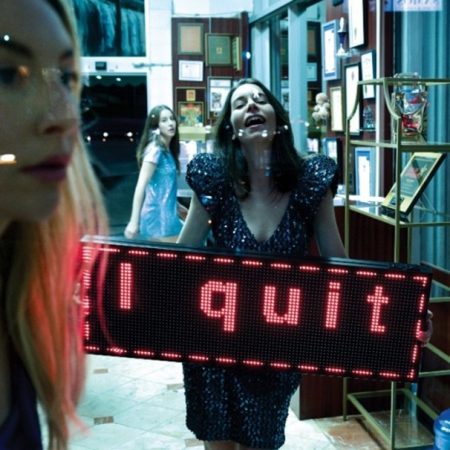 O quarto álbum de estúdio da HAIM, “I quit”, chega aos aplicativos de música