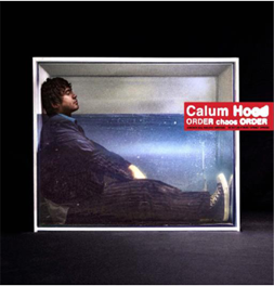 O álbum de estreia solo de Calum Hood, “ORDER caos ORDER”, chega aos aplicativos de música