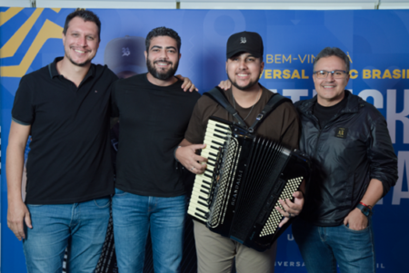Apadrinhado por Henrique & Juliano, Patrick Costa assina contrato com a Universal Music Brasil