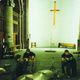 Celebrando 25 anos de carreira, a banda Doves apresenta o álbum “So Here We Are: The Best Of Doves”