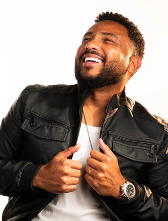 Com o álbum “Memóri4s”, Eli Soares conquista o Latin GRAMMY®  em sua oitava indicação ao prêmio